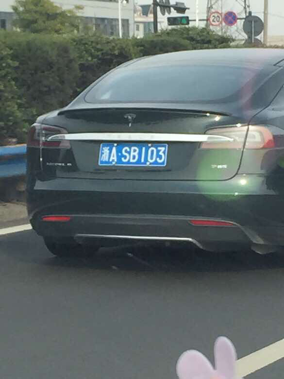 周五下午彩虹高架104國(guó)道拍到。感覺(jué)