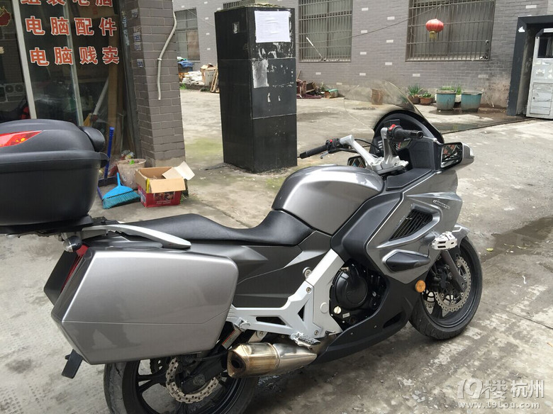 高仿宝马GT摩托车650CC春风650TR包上萧山