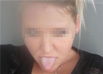 ���⣡Ů���򾯲������Լ�ĸ��