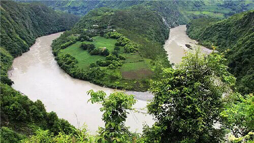 从夏天到冬天,满天冰雹连着下,我