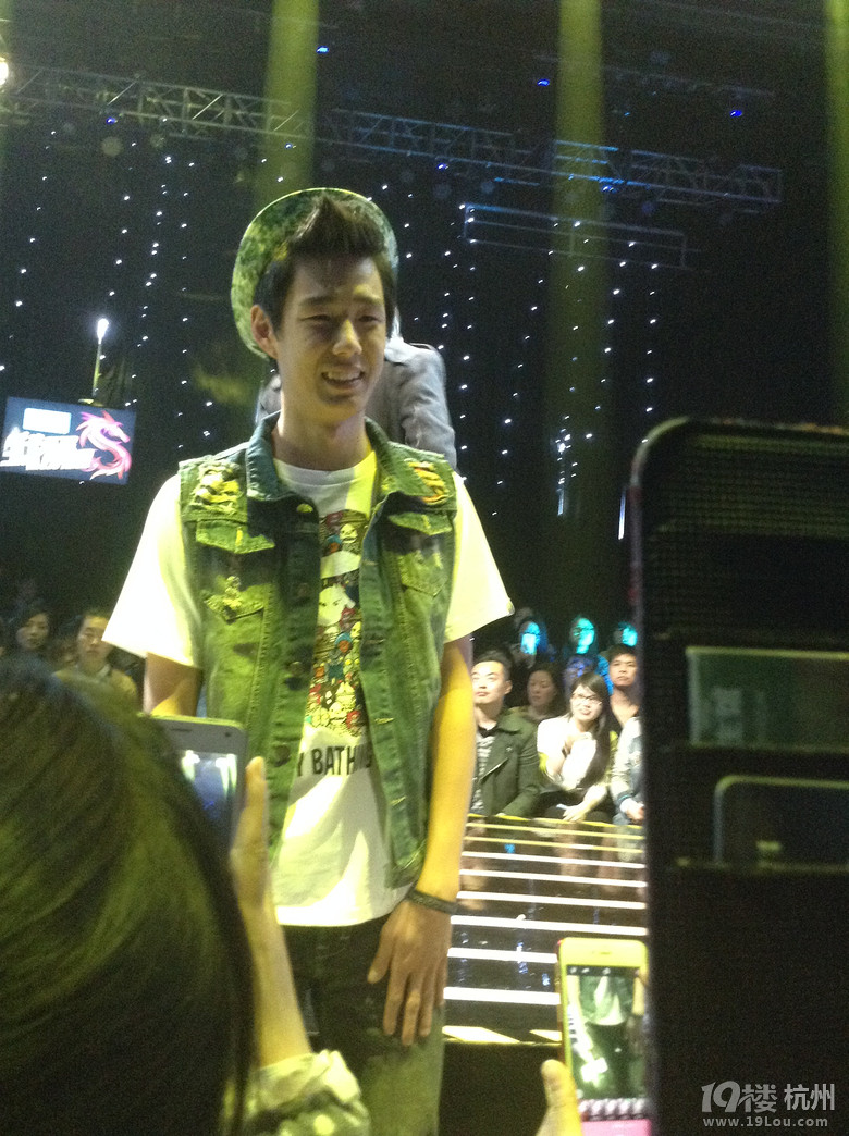 录制我不是明星第六季总决赛