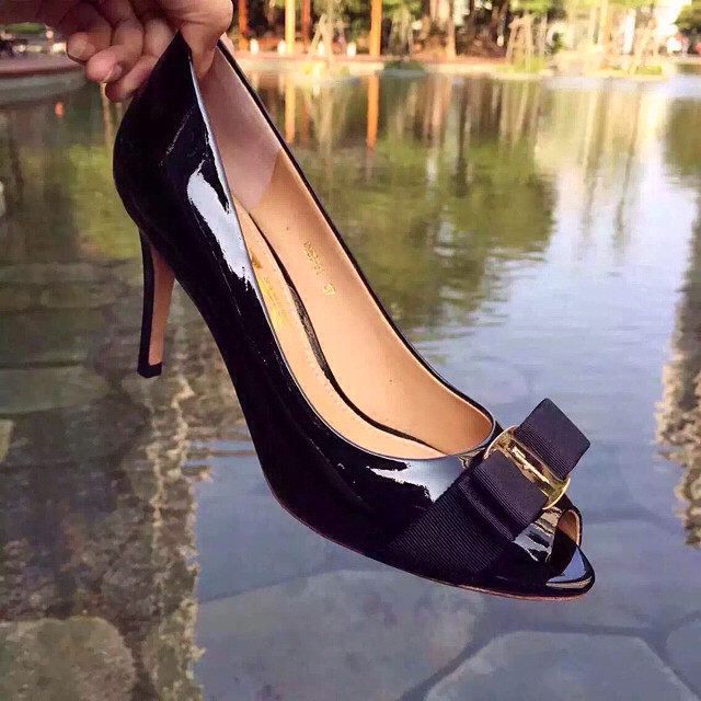 菲拉格慕鱼嘴鞋女人bibei-手机随手拍-杭州19楼