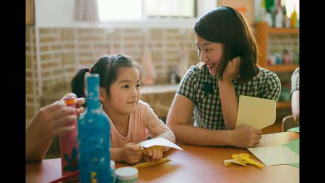 广东惠州的幼儿园老师穿旗袍上课,-手机随手拍