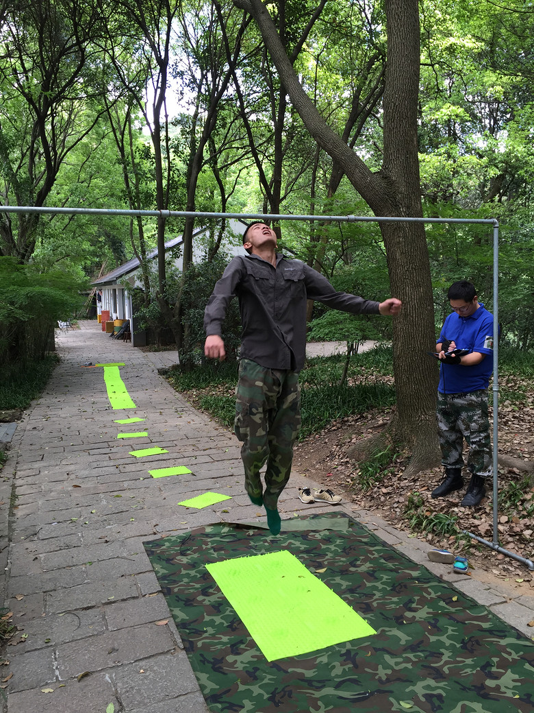 奔跑吧兄弟指压板通关游戏-商业活动-户外商家