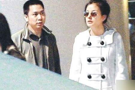 赵薇套现10亿港元靠家里人 揭内地阔太生活-盘