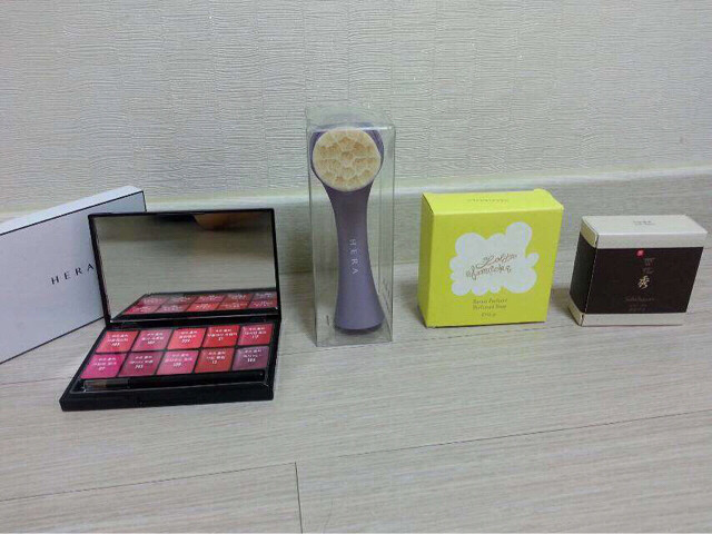 前两天刚直邮回来化妆品!原来买的赫拉气垫-美