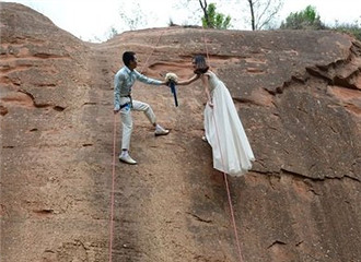 �����Ļ�ɴ�գ������ճ�Ѫӡ��