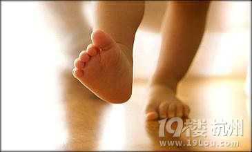 宝宝足外翻怎么按摩~-家事百科-孩爸孩妈聊天