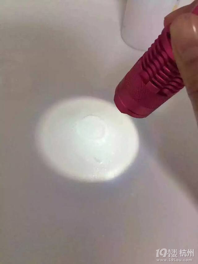 【V+ fire926fml】蛋宝宝防晒喷雾有荧光剂吗?