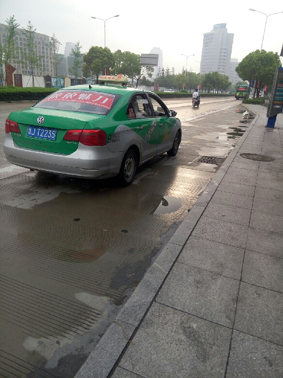 现在开出租车的人素质越来越差了,这辆出租-新