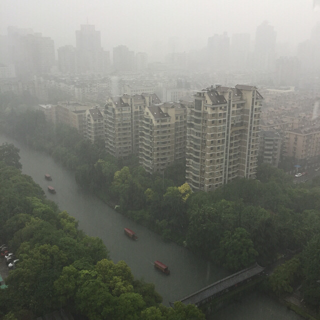 【5月15日申时豪雨过境杭城】申时许,乌-19摄