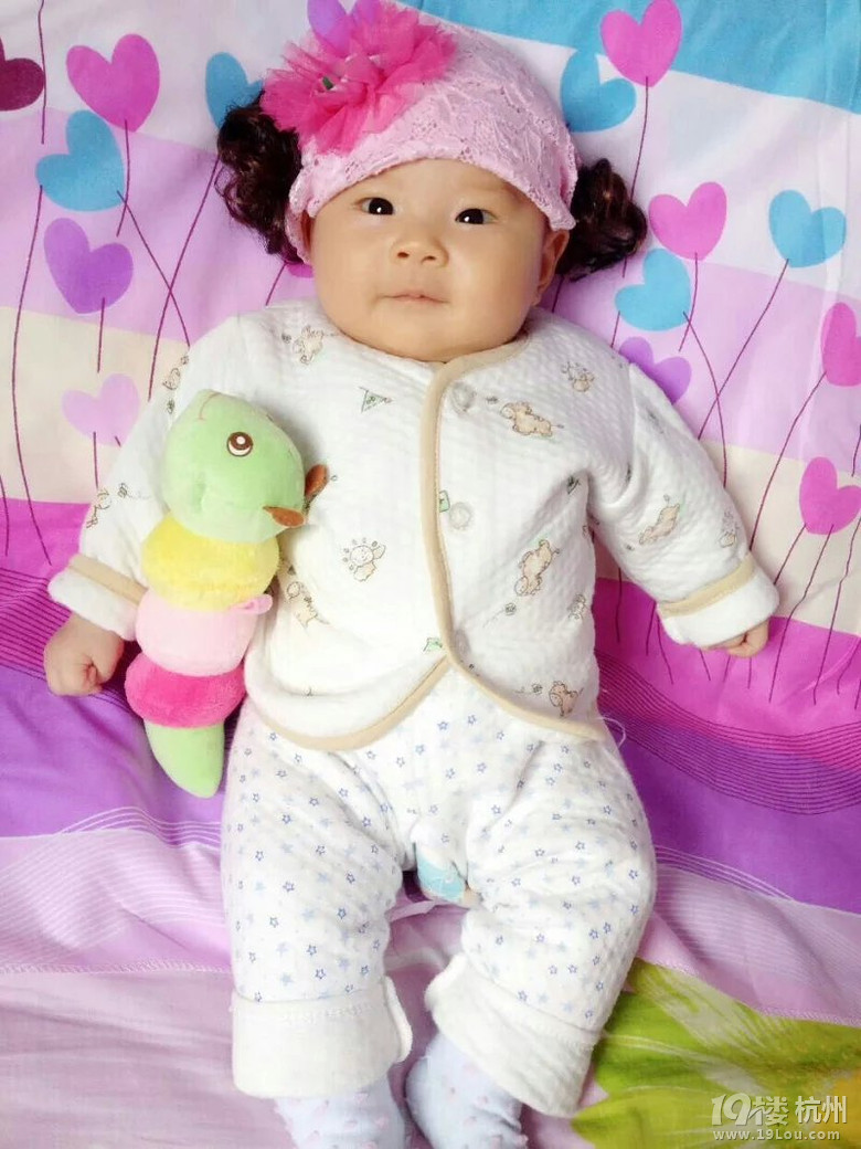 2个月大的女宝。戴上帽子美美哒-宝宝秀-妈咪