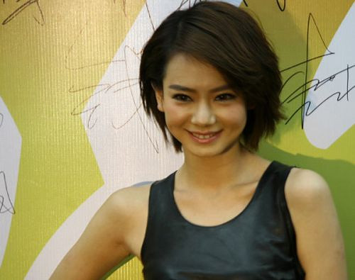 女星面部全方位打分:娜扎脸型美郑爽鼻孔大-桃