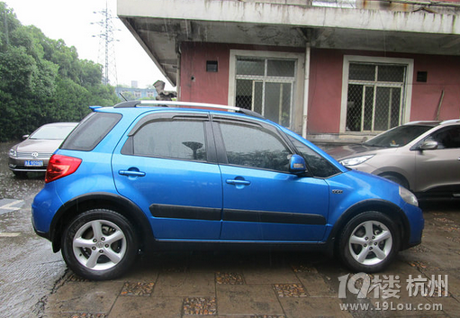 2010年04月 蓝色铃木天语 1.8手动天窗导航 原