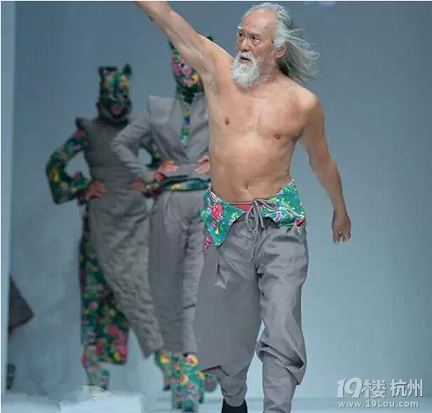張馨予，你看看別人穿的東北花棉襖，你的只能叫襖……