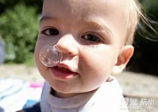 招轻松搞定感冒鼻塞的宝宝-婴儿期(1-12个月)-