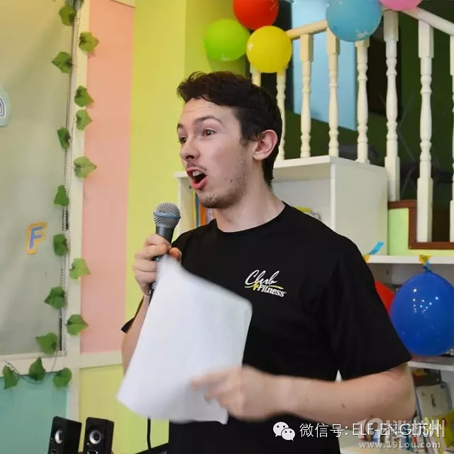 分享宝贝六一参加英语培训班的英文歌唱比赛~