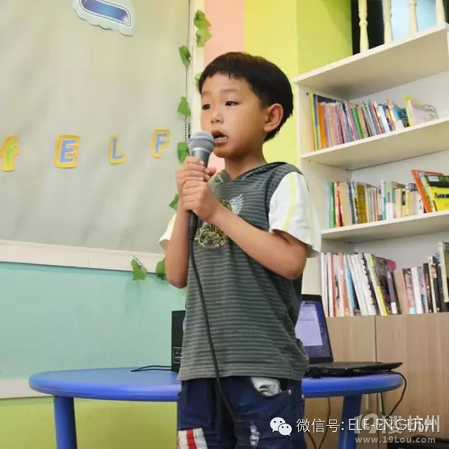 分享宝贝六一参加英语培训班的英文歌唱比赛~