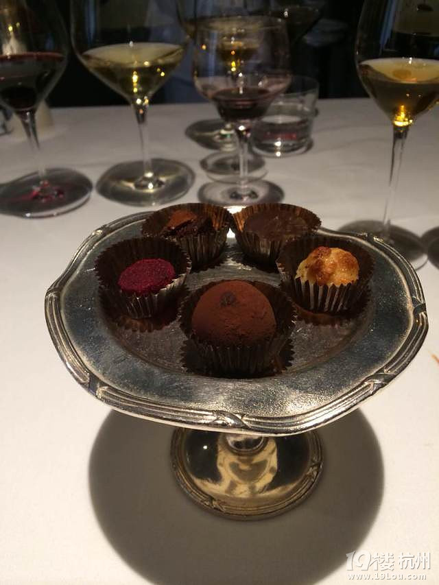 最近米其林餐厅很热啊,也写一写吃过的唯一一