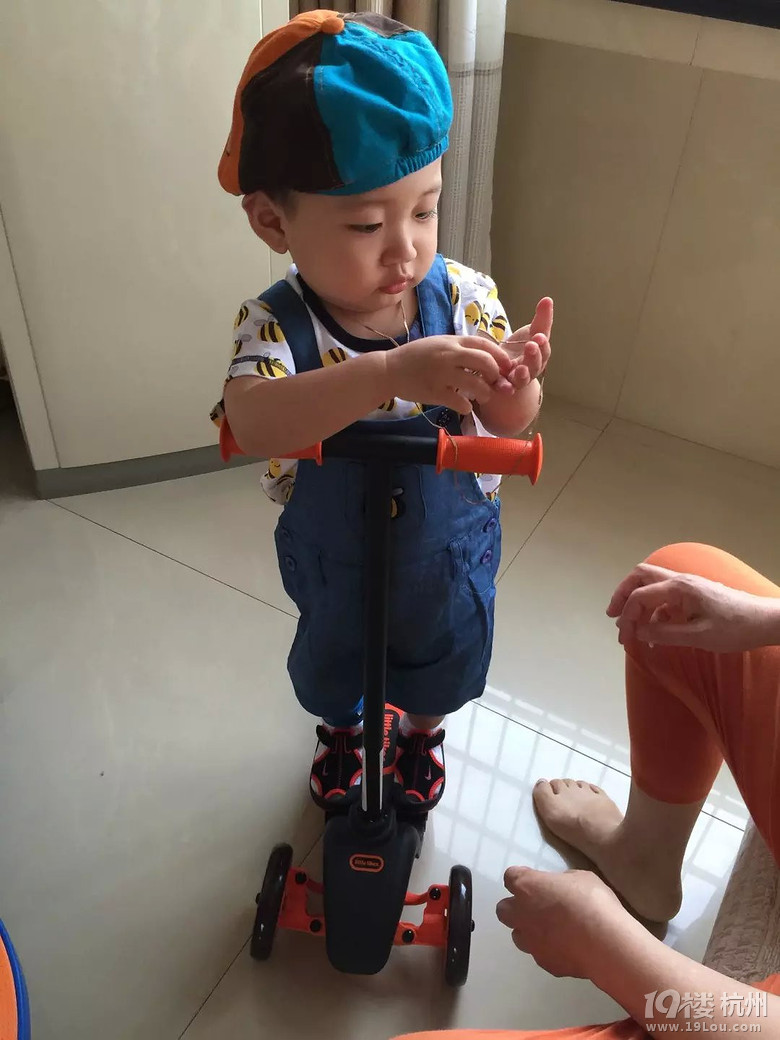【伯尼】———你微卷而濃密的頭發(fā)，讓麻麻有了發(fā)型師的趕腳。