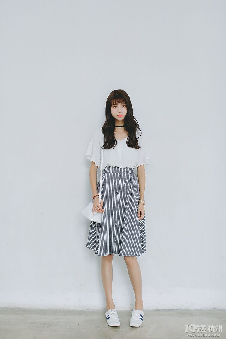 2015夏白<em>上衣灰</em>(<em>蓝</em>)条纹裙套装-Shopping帮-杭