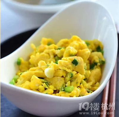 <em>女性吃什么对头发好</em>?14款食物有助头发健康!-