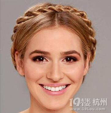 用頭發(fā)編制皇冠，做最搶眼的女王