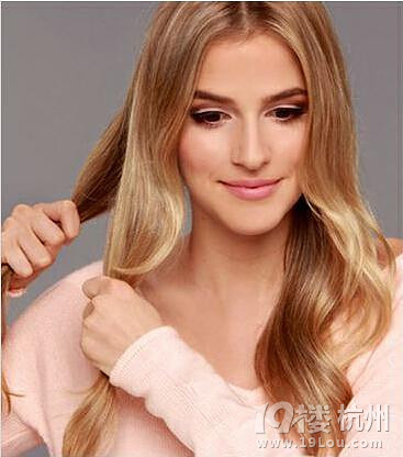用頭發(fā)編制皇冠，做最搶眼的女王