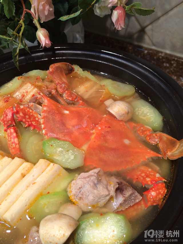 思密達的美味----泡菜時蔬海鮮湯