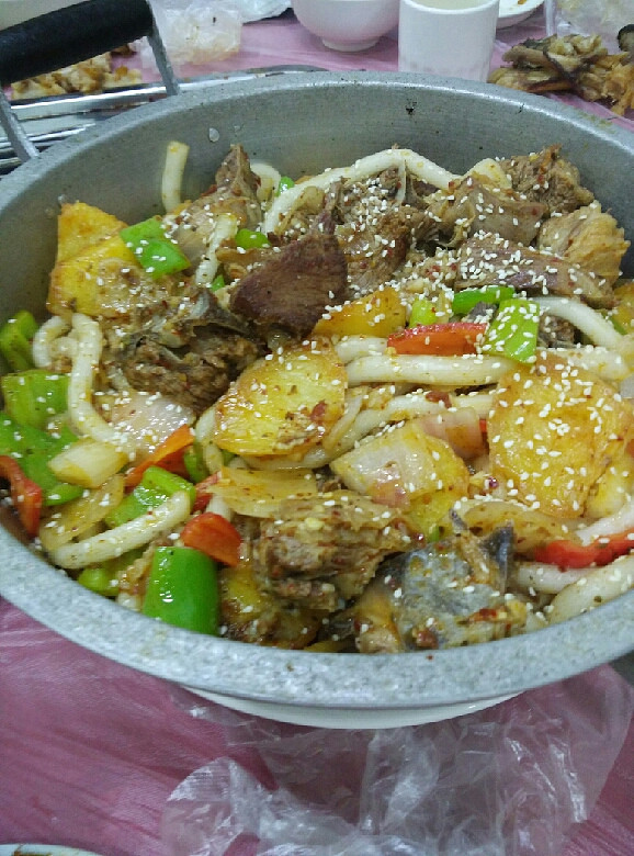 高原美食,炕锅羊排,烤羊肉串,羊