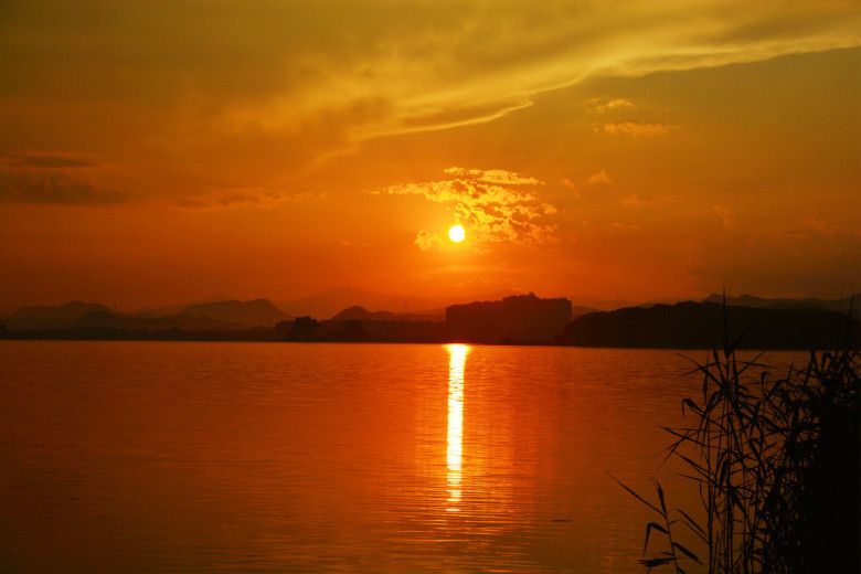太阳最红、夕阳最美…