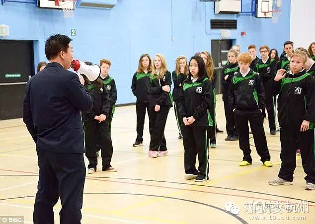 英国引进5个中国中学老师之后.我们的老师终于