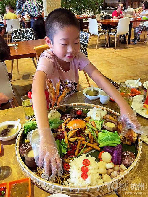 【5隊】第一世界大酒店手抓飯、泰香閣自助、天倫精品酒店