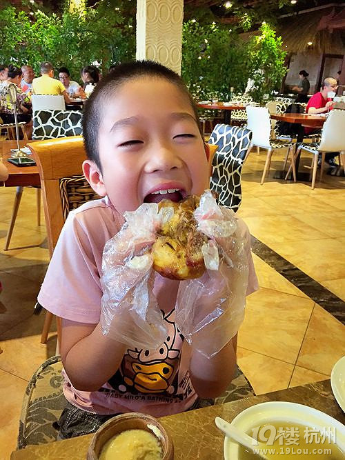 【5隊】第一世界大酒店手抓飯、泰香閣自助、天倫精品酒店