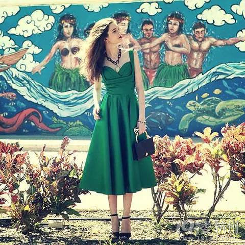 她顏值高卻不當(dāng)花瓶，卻用穿衣征服了全世界！