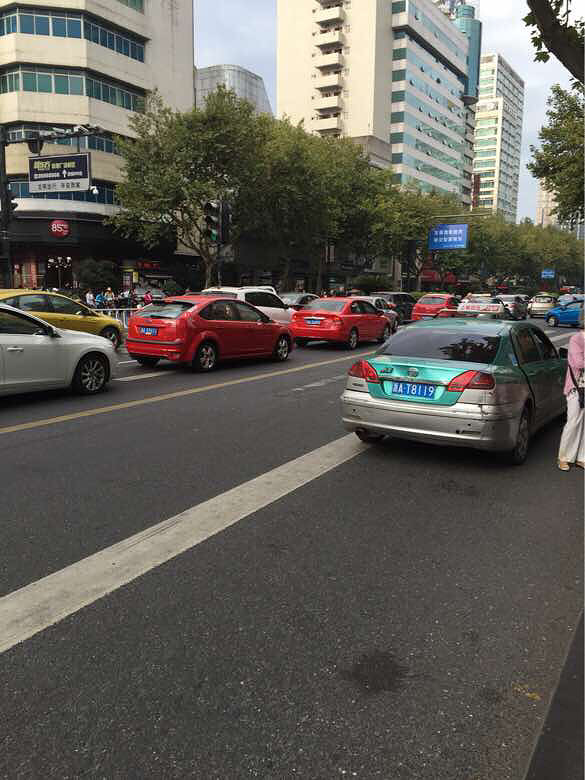 原来无车日路上是这样的!连城管叔叔的车都-拉