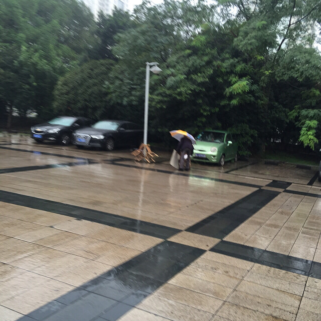 哎!这个路桥数码城的乱收费现象啥时候能停-手