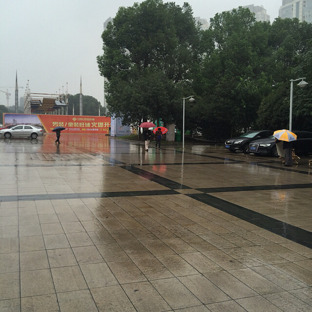 哎!这个路桥数码城的乱收费现象啥时候能停-手