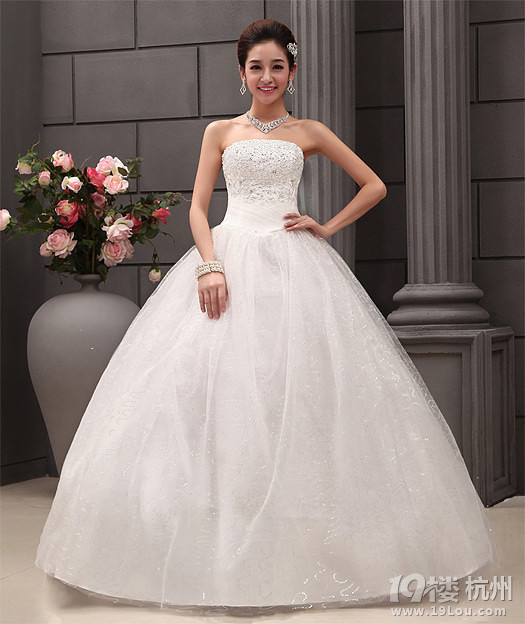 个子矮穿什么婚纱好看?妙招不断!-谈婚说嫁-结