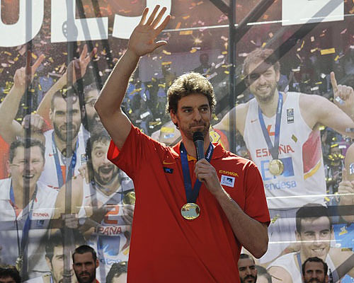 球星领跑各大洲锦标赛 NBA依然在镀金世界篮