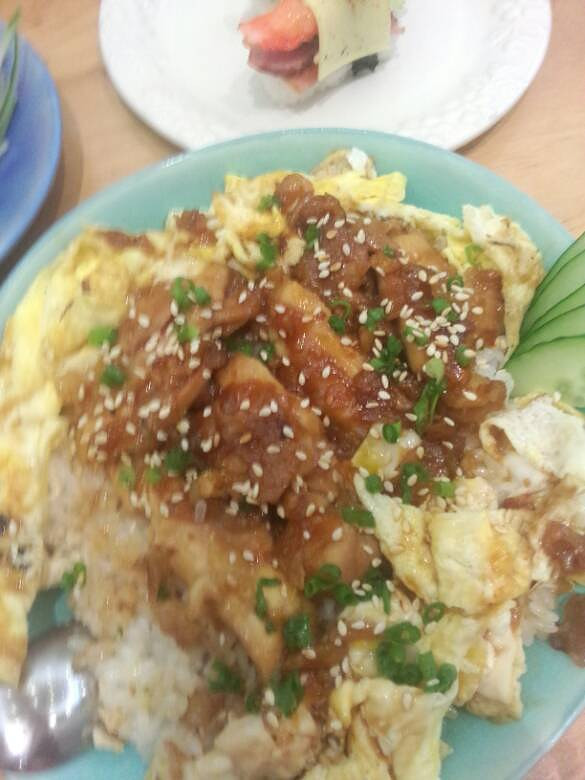 我弟弟昨天晚上做的日本料理。人家是厨师我-