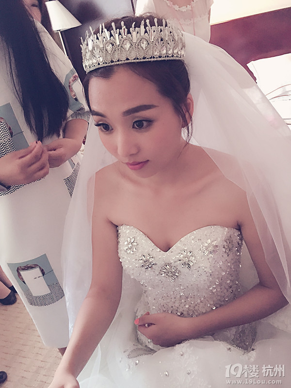 秀禾服、主婚纱、敬酒服转让,全新买来的,就国