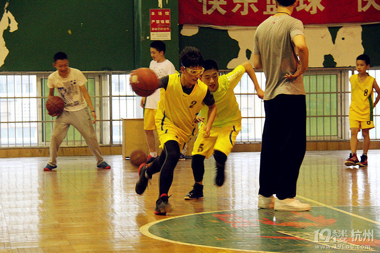 篮球技巧:滑步防守训练-其他-288篮球俱乐部-杭