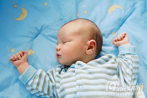 小孩子睡觉出汗原因 生理性与病理性需区分-幼