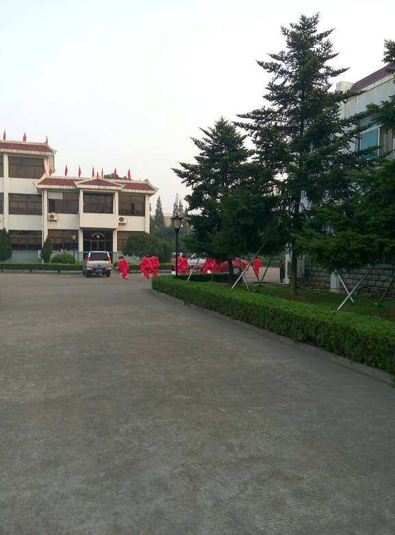 早睡早起锻炼身体 跑步第二天到这里感受一-边