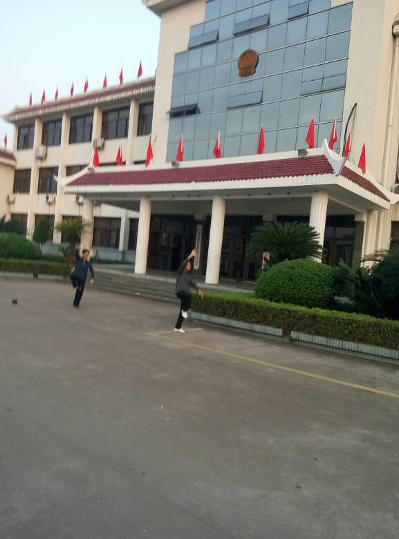 早睡早起锻炼身体 跑步第二天到这里感受一-边