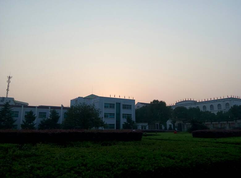 早睡早起锻炼身体 跑步第二天到这里感受一-边