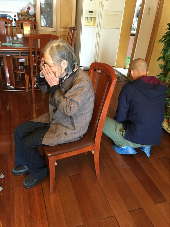 去年在夏奶奶99岁的时候,张能庆公益服务-手机