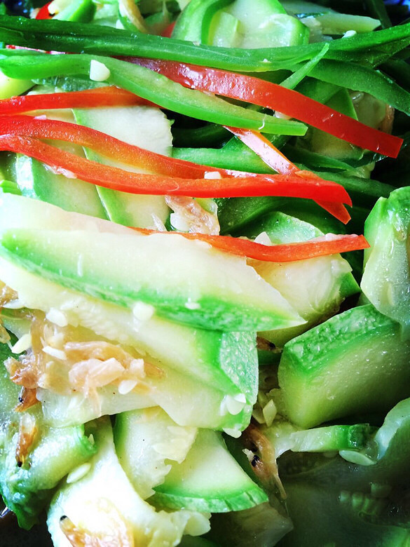 早上儿童游乐场开撒,回来英语课song小