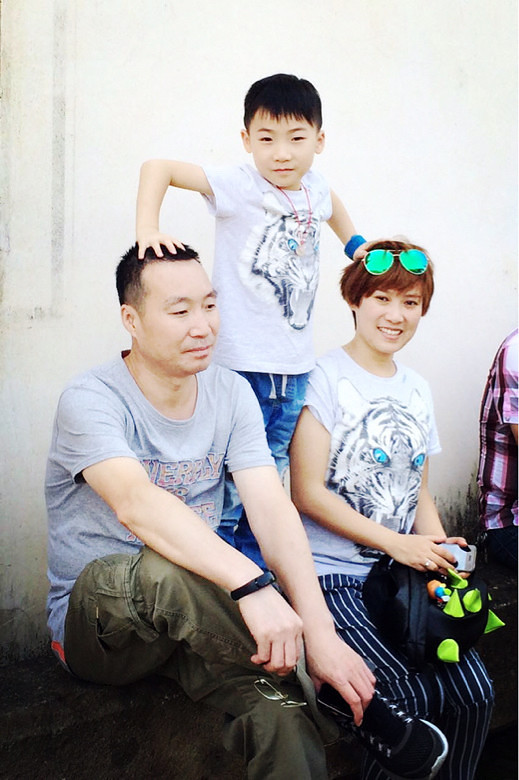 每年一张全家福,很幸福!儿子每次许愿都是-手机